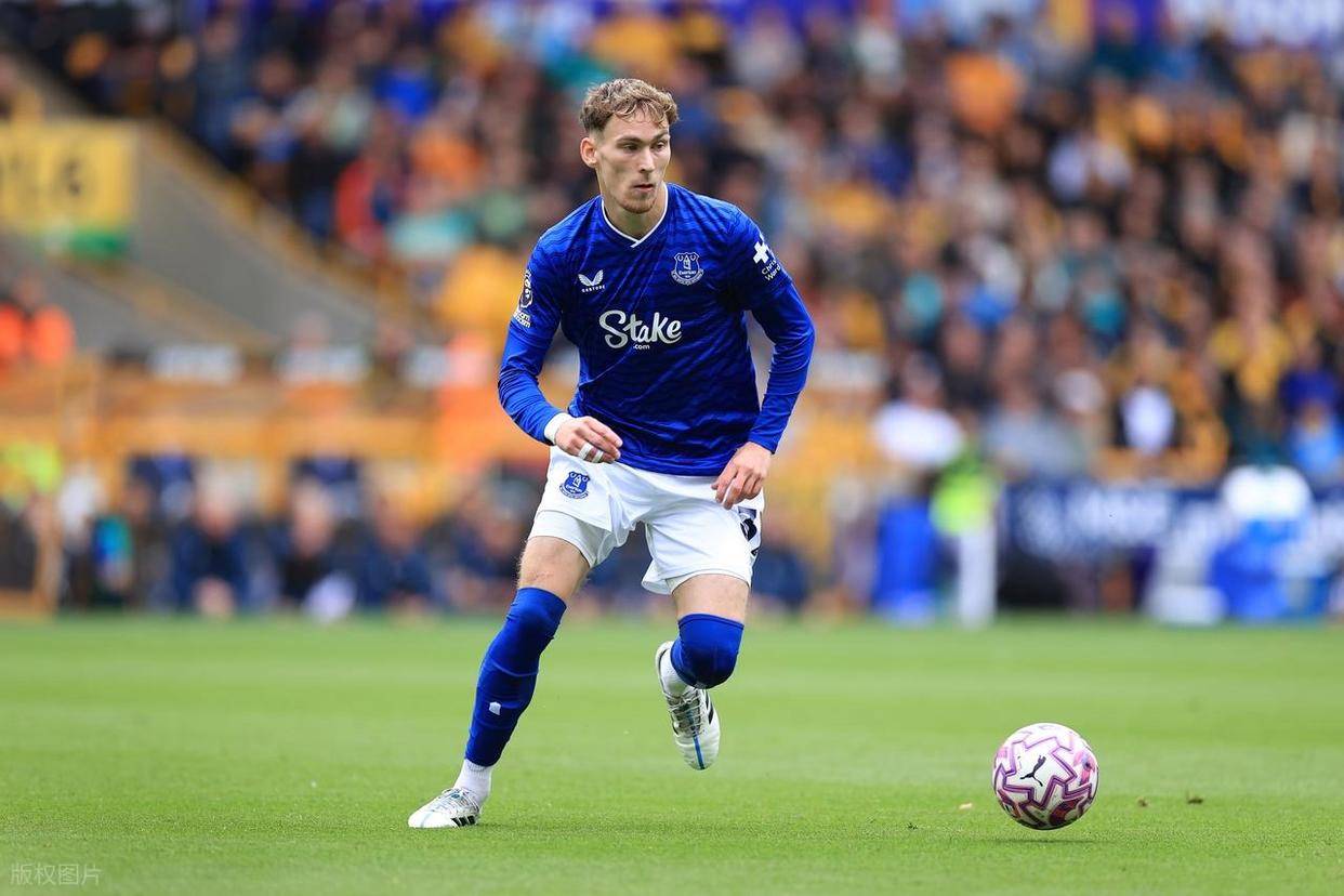 关于艾弗顿主场大胜维拉，领先优势继续扩大的信息