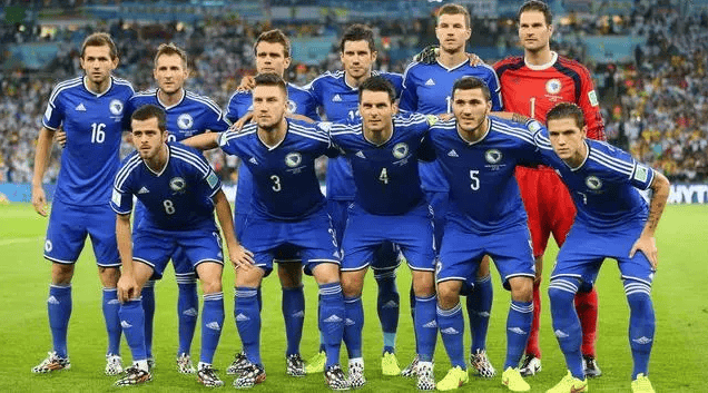 包含英格兰队士气高涨，备战瑞士国际友谊赛的词条