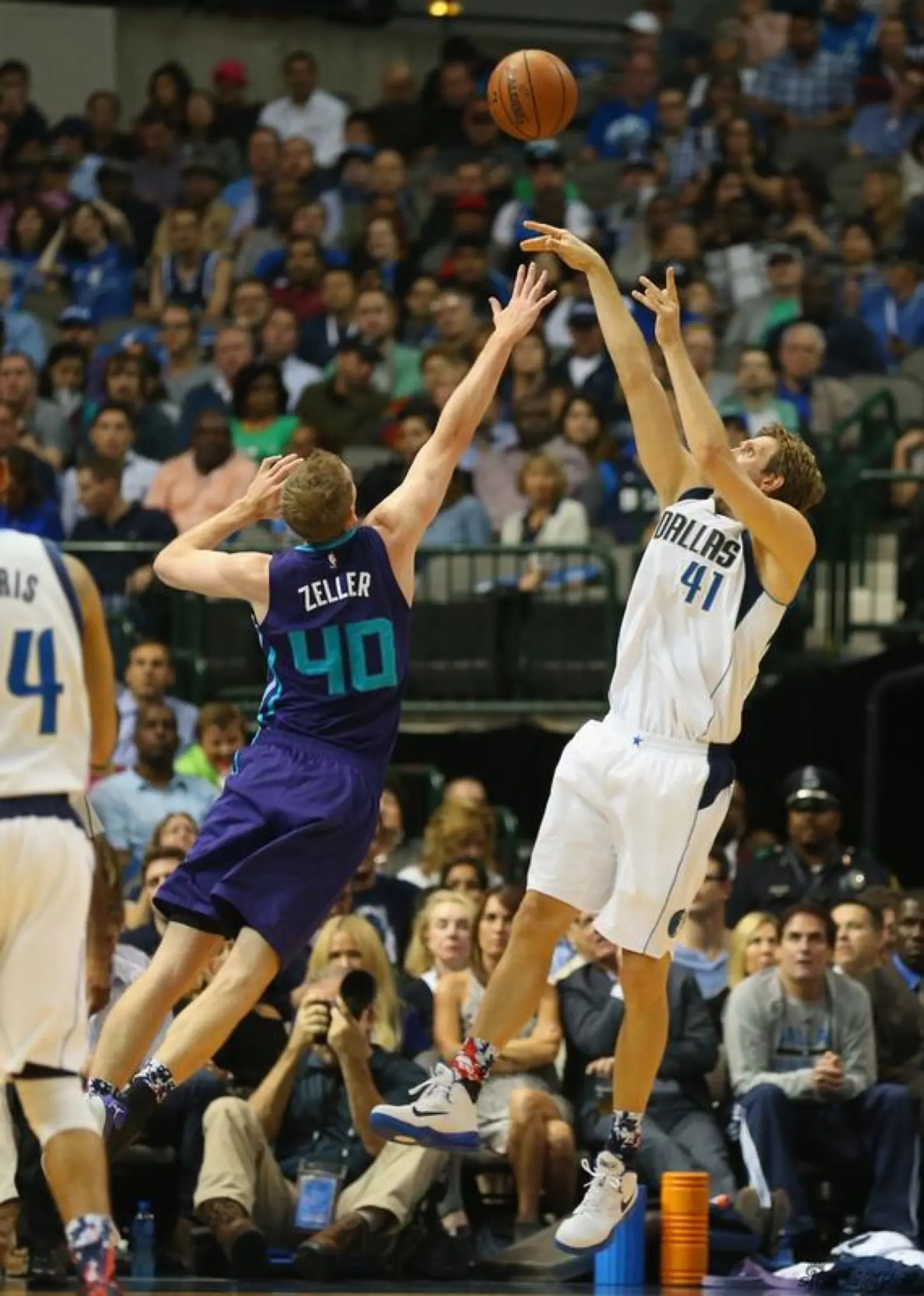 雷火电竞网站-小牛客场击败黄蜂，终结连败