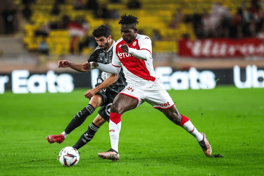 雷火电竞-摩纳哥客场不敌南特，遭遇失利