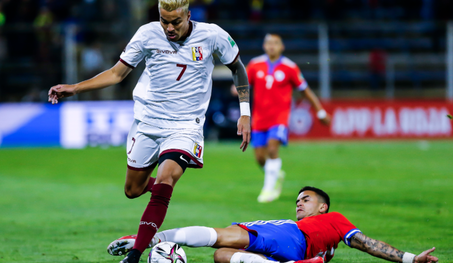 关于智利队冷静应对，勇往直前取得胜利的信息