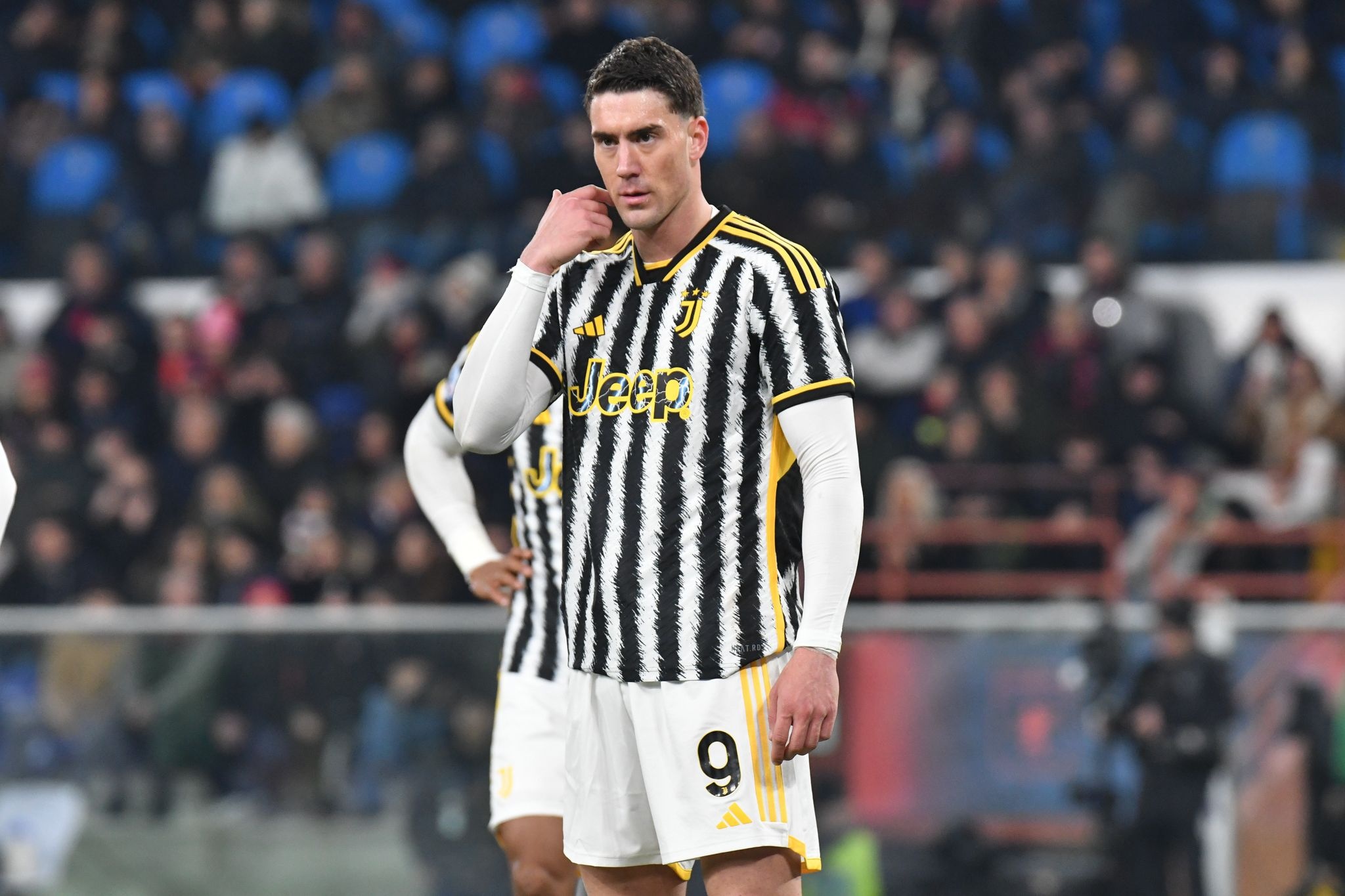 包含尤文图斯表现优良，胜败在今晚定夺的词条