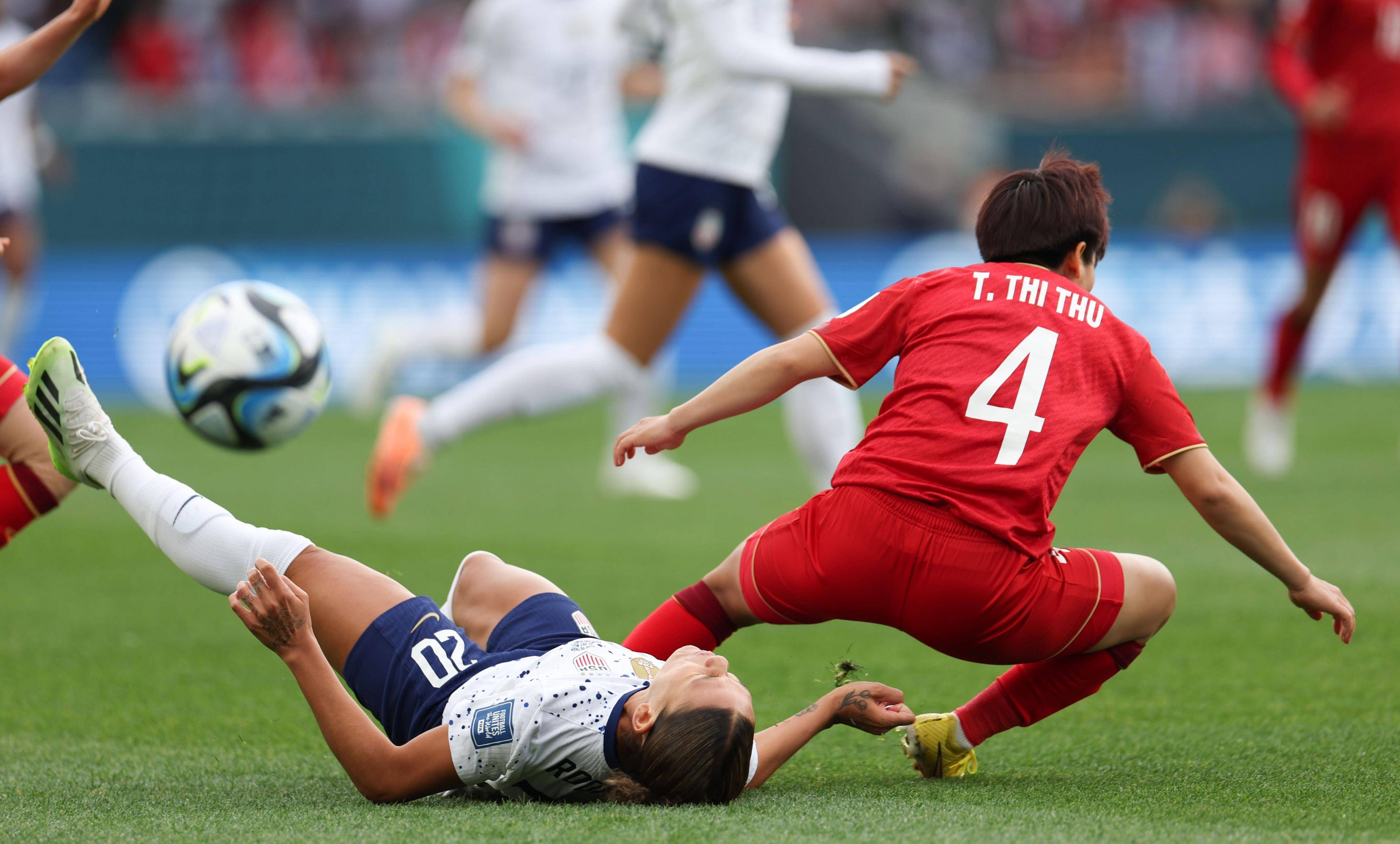 雷火电竞充值-刺激足球大战燃情上演，球员斗志高昂的简单介绍