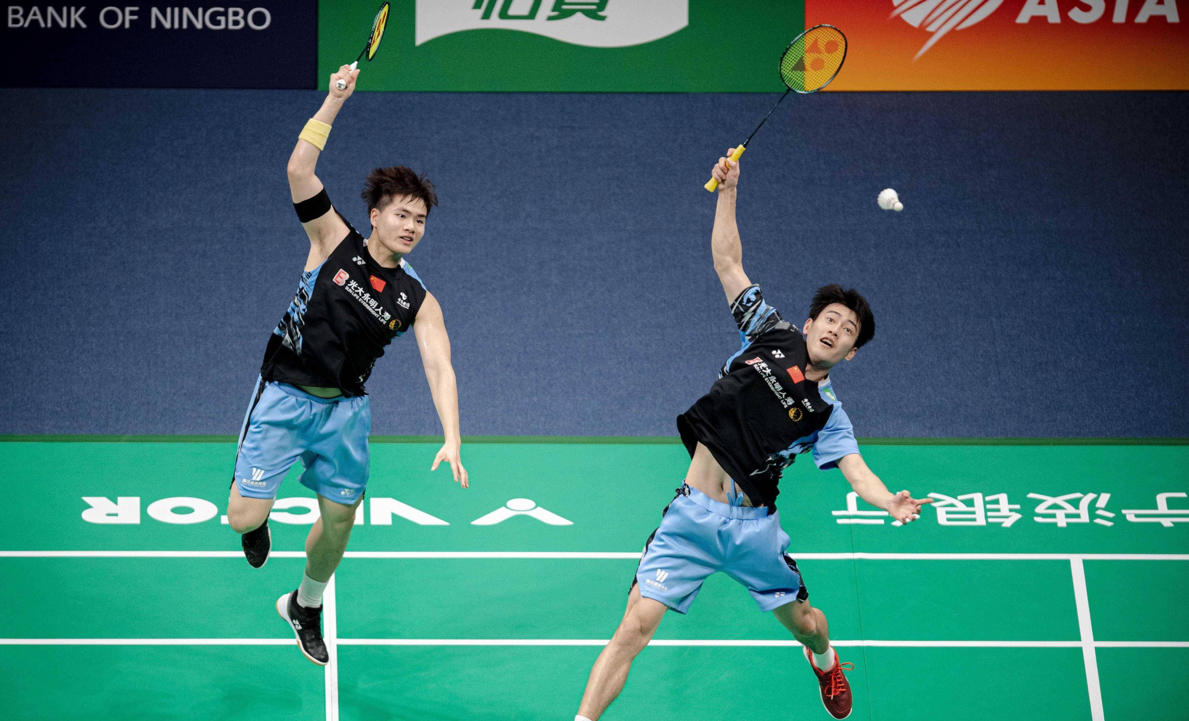 羽毛球赛场决战：选手发挥极限完美逆袭的简单介绍