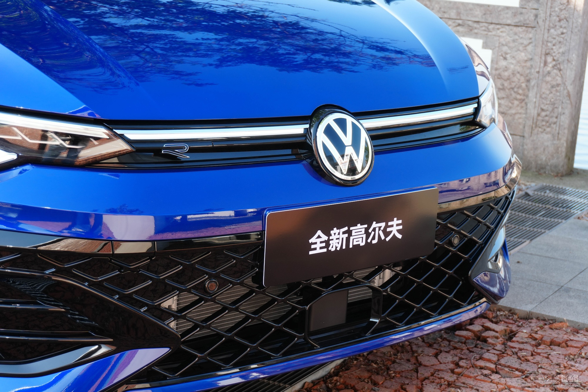 包含高尔夫场外新闻不断，话题热度爆表的词条