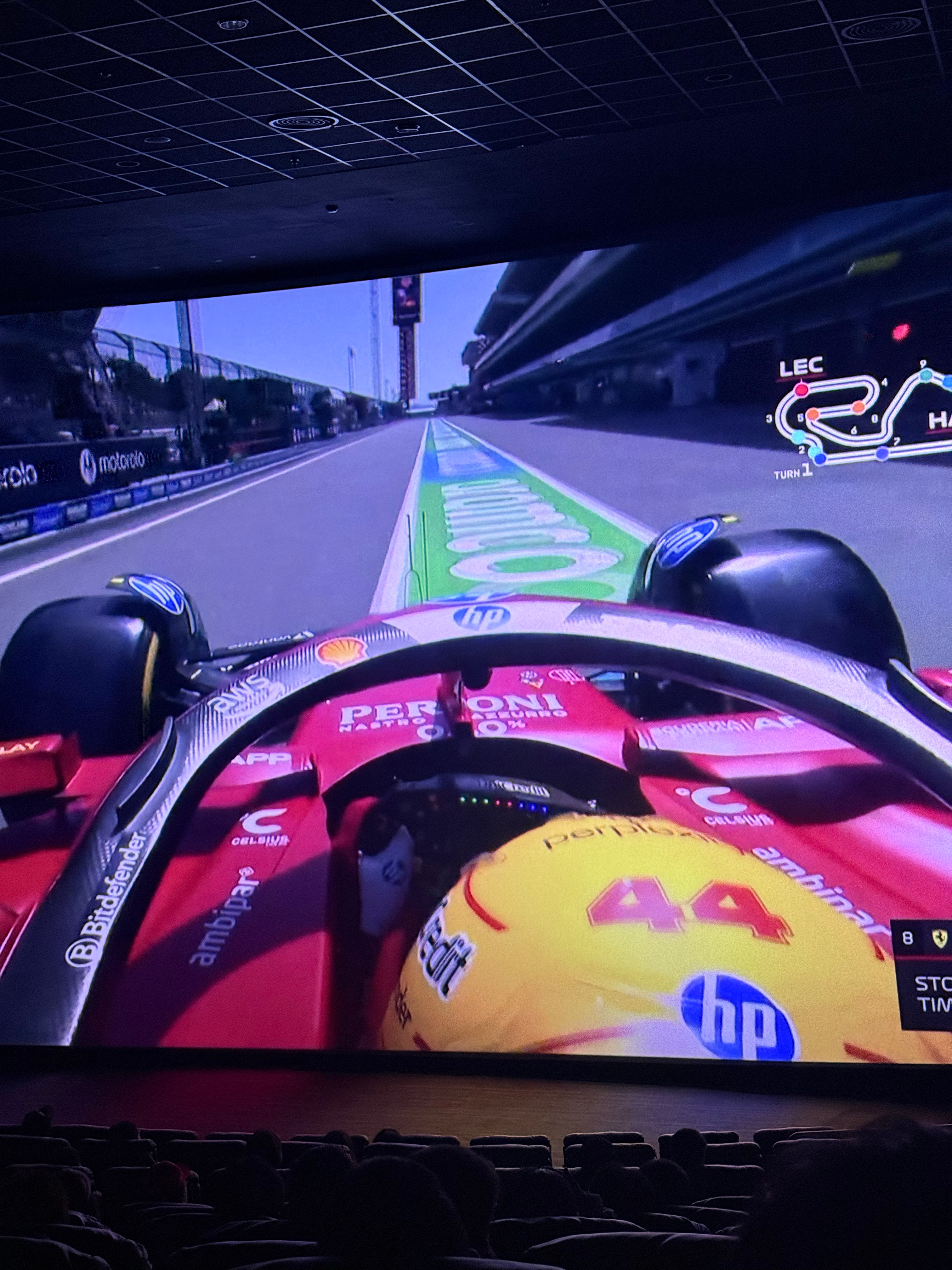 红牛车队横扫迈凯伦，塞恩斯点燃赛场的简单介绍