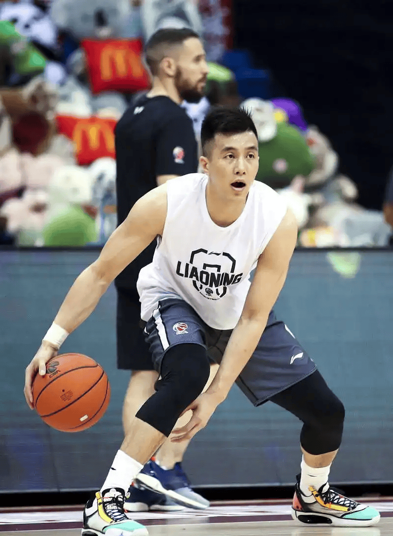 雷火电竞简介-马刺轻取广东队，郭艾伦刷新纪录