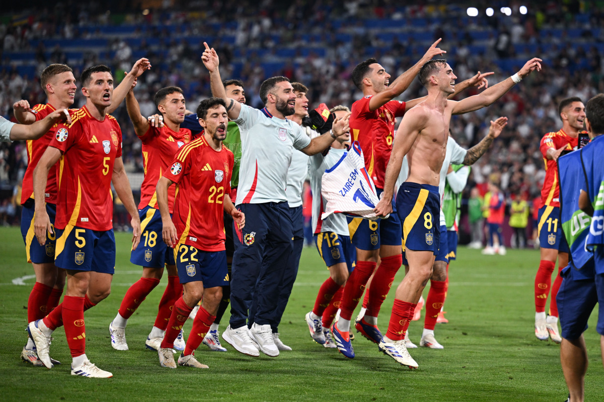 雷火电竞-法国队横扫马来西亚队，黄鸭组合点燃赛场