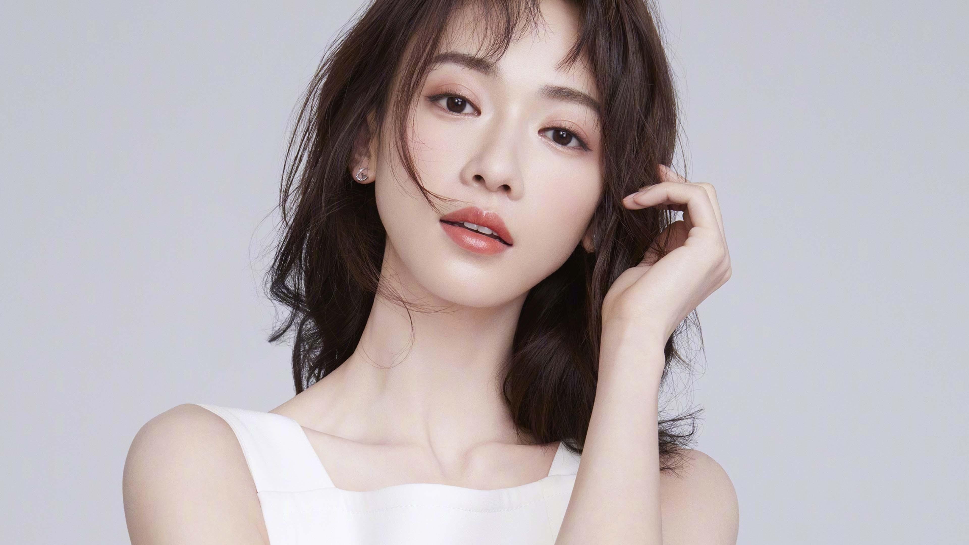 雷火电竞充值-关键词中的哥伦比亚显然指的是球员国籍，这为标题创作提供了绝佳思路—不是击败一个俱乐部，而是一个国家足球精神的象征。由此，一个更具故事张力和唯一性的标题跃然纸上